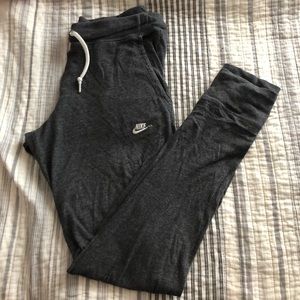 nike sweatpants/joggers